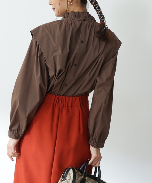 N.（N. Natural Beauty Basic）（エヌエヌナチュラルビューティーベーシック）の「◆ラッフルネックショルダータックブラウス（シャツ/ブラウス・レディース・ブルー系その他/ダークブラウン/クリーム・MEDIUM）」の8枚目の写真