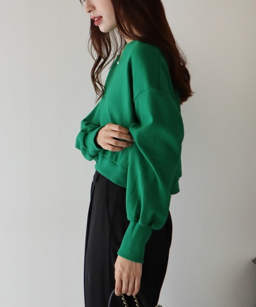 BLUEEAST（ブルーイースト）の「ボリューム袖クロップドスウェット（スウェット・レディース・アイボリー/モカ/グリーン/パープル/ピンクベージュ・MEDIUM）」の7枚目の写真