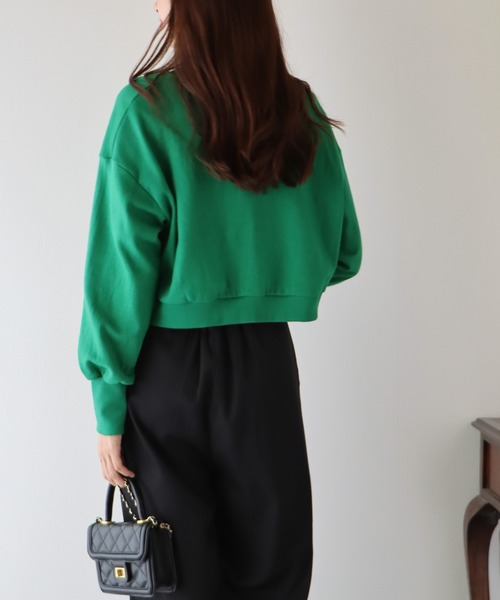 BLUEEAST（ブルーイースト）の「ボリューム袖クロップドスウェット（スウェット・レディース・アイボリー/モカ/グリーン/パープル/ピンクベージュ・MEDIUM）」の8枚目の写真