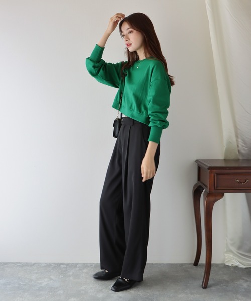 BLUEEAST（ブルーイースト）の「ボリューム袖クロップドスウェット（スウェット・レディース・アイボリー/モカ/グリーン/パープル/ピンクベージュ・MEDIUM）」の9枚目の写真