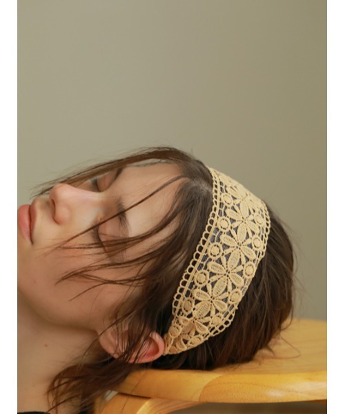 AMAIL(アマイル)の「Mature hedband(カチューシャ・レディース・ベージュ・FREE)」の1枚目の写真