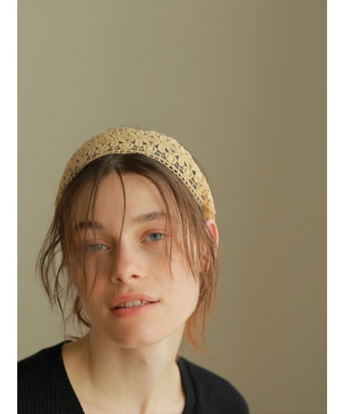 AMAIL(アマイル)の「Mature hedband(カチューシャ・レディース・ベージュ・FREE)」の3枚目の写真