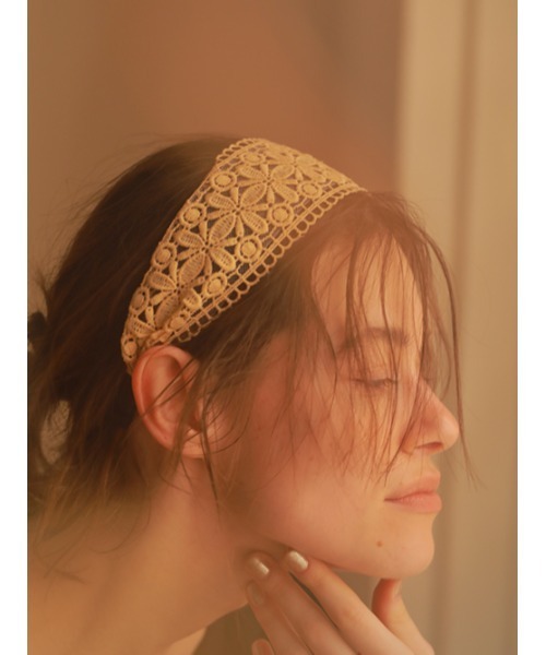AMAIL(アマイル)の「Mature hedband(カチューシャ・レディース・ベージュ・FREE)」の5枚目の写真
