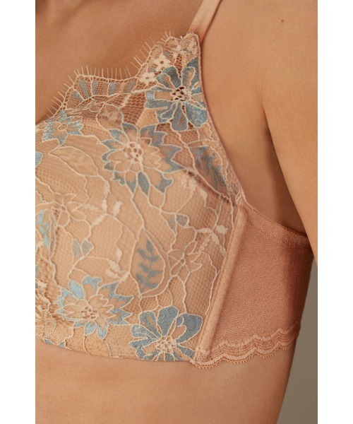 インティミッシミ　fabiola Intimissimi（インティミッシミ）の「Shift Into Neutrals Fabiola