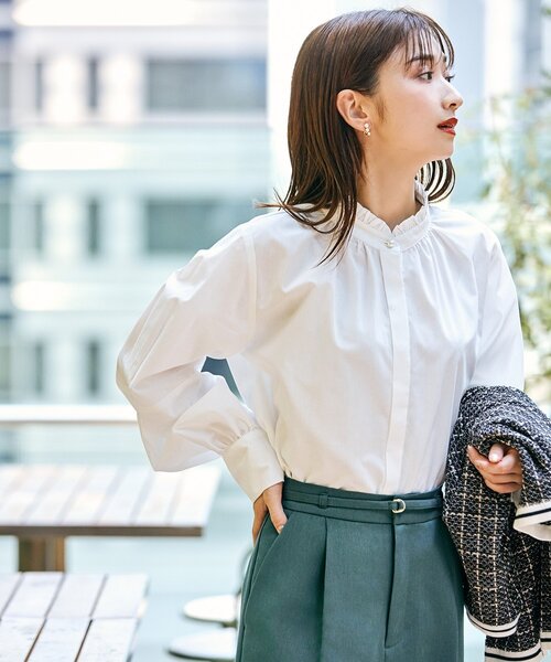 index（インデックス）の「◆コットンブロード スタンドフリルブラウス【WEB限定サイズ】（シャツ/ブラウス・レディース・ネイビー/ホワイト系/ホワイト系その他3/ネイビー系5・40/38/36/42）」の3枚目の写真