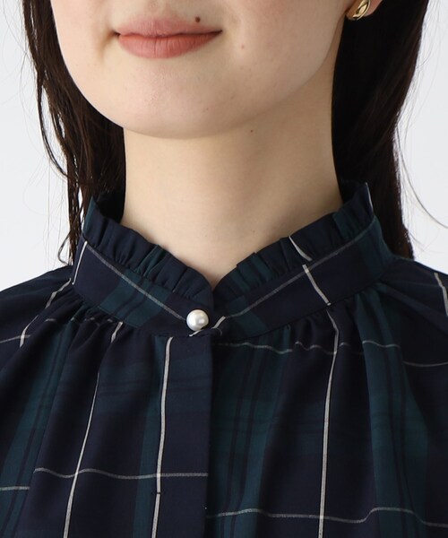 index（インデックス）の「◆コットンブロード スタンドフリルブラウス【WEB限定サイズ】（シャツ/ブラウス・レディース・ネイビー/ホワイト系/ホワイト系その他3/ネイビー系5・40/38/36/42）」の9枚目の写真