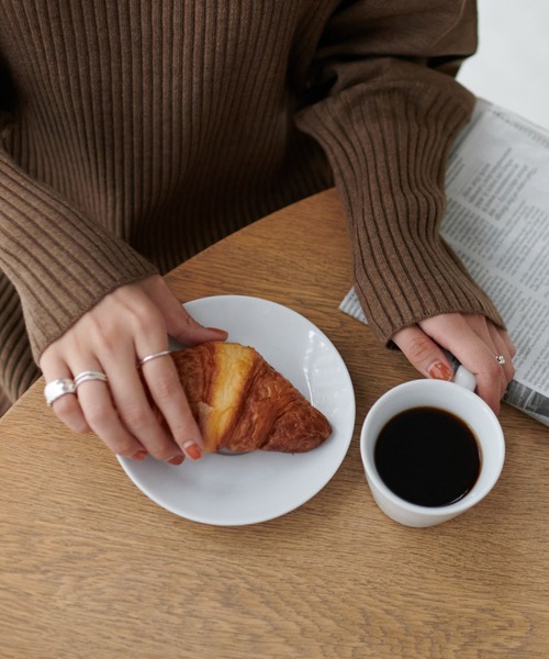 DISCOAT(ディスコート)の「袖リブニットワンピース(ワンピース・レディース・アイボリー/ブラック/モカ/ブルー・FREE)」の15枚目の写真