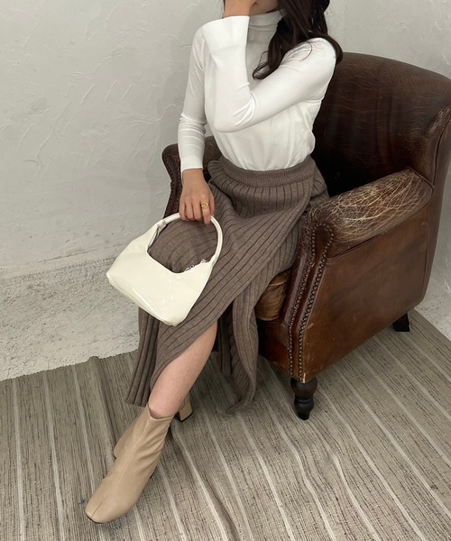 Lamoa（ラモア）の「Lamoa/ハイネック リブニット セーター（ニット/セーター・レディース・ホワイト/ブラウン/グリーン/ピンク/レッド/ベージュ/パープル/イエロー/ブルー/アイボリー/ブラック・FREE）」の12枚目の写真