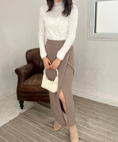 Lamoa（ラモア）の「Lamoa/ハイネック リブニット セーター（ニット/セーター・レディース・ホワイト/ブラウン/グリーン/ピンク/レッド/ベージュ/パープル/イエロー/ブルー/アイボリー/ブラック・FREE）」の15枚目の写真