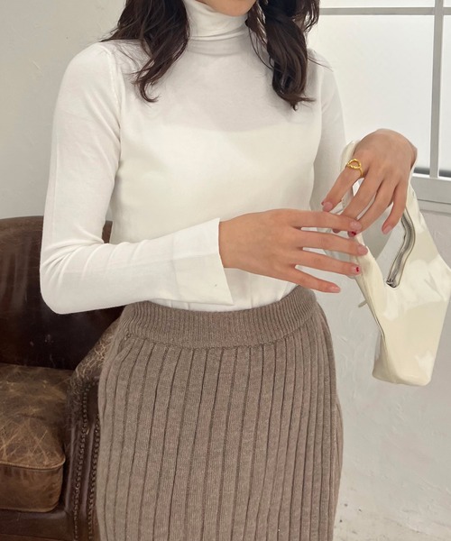 Lamoa（ラモア）の「Lamoa/ハイネック リブニット セーター（ニット/セーター・レディース・ホワイト/ブラウン/グリーン/ピンク/レッド/ベージュ/パープル/イエロー/ブルー/アイボリー/ブラック・FREE）」の17枚目の写真