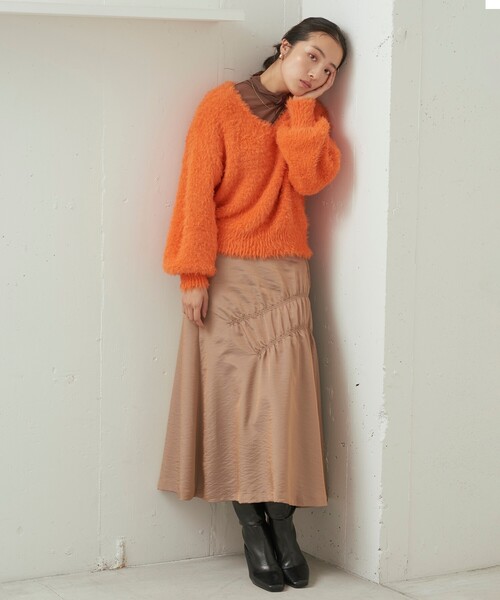 THE SHOP TK （ザ ショップ ティーケー ）の「◆【ふわふわ/シャギー】フェザーヤーンVネックニット（ニット/セーター・レディース・オレンジ/オフホワイト/ブルー・12）」の4枚目の写真