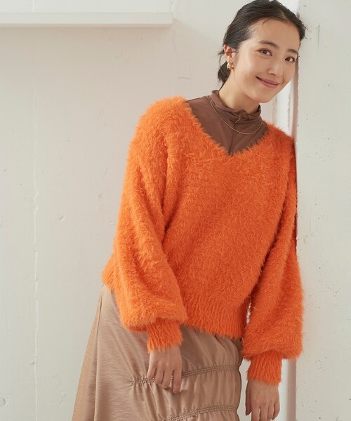 THE SHOP TK （ザ ショップ ティーケー ）の「◆【ふわふわ/シャギー】フェザーヤーンVネックニット（ニット/セーター・レディース・オレンジ/オフホワイト/ブルー・12）」の5枚目の写真
