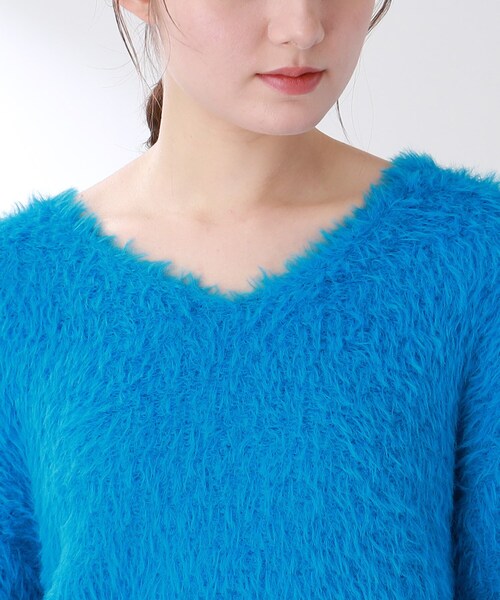 THE SHOP TK （ザ ショップ ティーケー ）の「◆【ふわふわ/シャギー】フェザーヤーンVネックニット（ニット/セーター・レディース・オレンジ/オフホワイト/ブルー・12）」の9枚目の写真