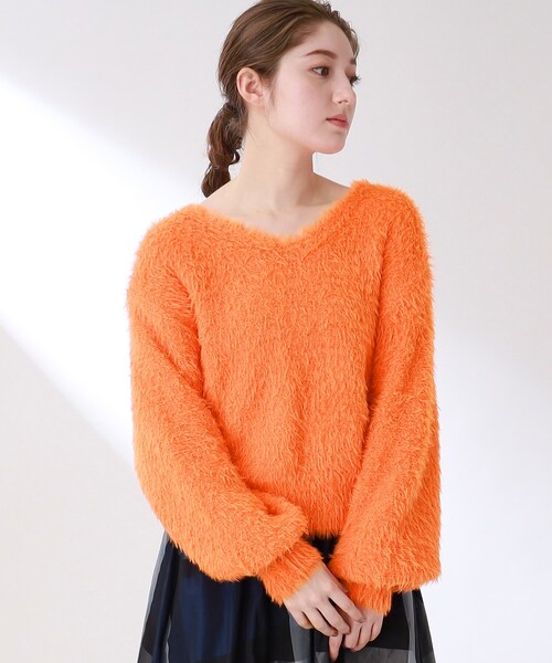 THE SHOP TK （ザ ショップ ティーケー ）の「◆【ふわふわ/シャギー】フェザーヤーンVネックニット（ニット/セーター・レディース・オレンジ/オフホワイト/ブルー・12）」の17枚目の写真