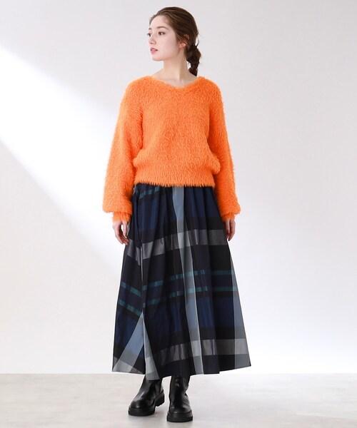 THE SHOP TK （ザ ショップ ティーケー ）の「◆【ふわふわ/シャギー】フェザーヤーンVネックニット（ニット/セーター・レディース・オレンジ/オフホワイト/ブルー・12）」の19枚目の写真