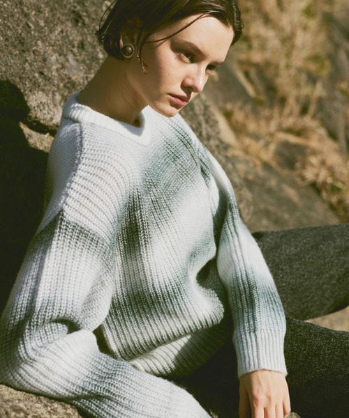 Happy John(ハッピージョン)の「gradation knit tops/グラデーションニットトップス(ニット/セーター・レディース・ブルー/ブラック/イエロー・FREE)」の11枚目の写真