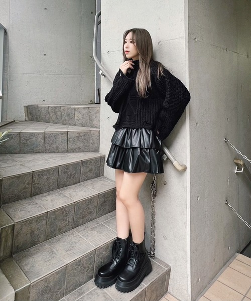 Figments（フィグメンツ）の「フェィクレザーフリルミニスカート