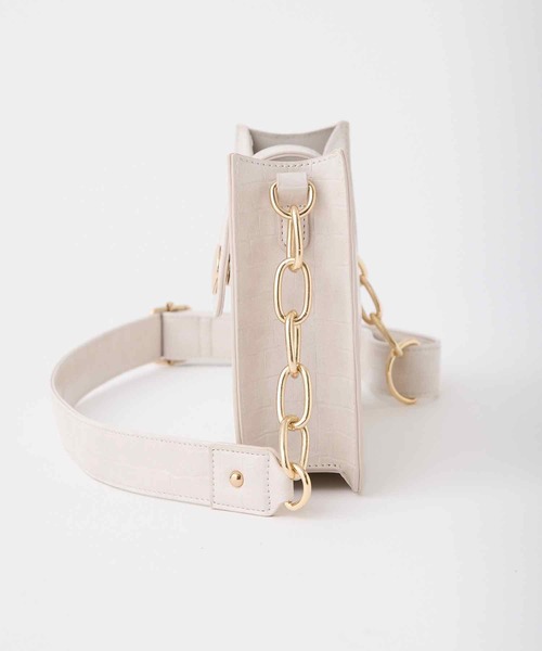 one after another NICE CLAUP（ワンアフターアナザーナイスクラップ）の「コーディネートのアクセントになる。クロコショルダーバック（ショルダーバッグ・レディース・アイボリー/ブラック・FREE）」の21枚目の写真