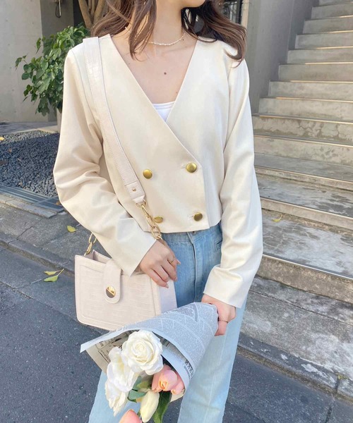 one after another NICE CLAUP（ワンアフターアナザーナイスクラップ）の「コーディネートのアクセントになる。クロコショルダーバック（ショルダーバッグ・レディース・アイボリー/ブラック・FREE）」の4枚目の写真