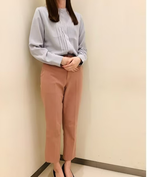 TOKYO SHIRTS（トウキョウシャツ）の「ピンタックビジュー釦 長袖ブラウス（シャツ/ブラウス・レディース・ライトグレー/ライトグリーン・L/M）」の7枚目の写真