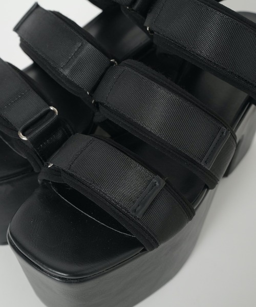 WEGO（ウィゴー）の「WEGO/ボリュームヒールベルトサンダル（サンダル・レディース・ブラック・LARGE/MEDIUM）」の8枚目の写真