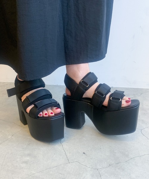 WEGO（ウィゴー）の「WEGO/ボリュームヒールベルトサンダル（サンダル・レディース・ブラック・LARGE/MEDIUM）」の5枚目の写真