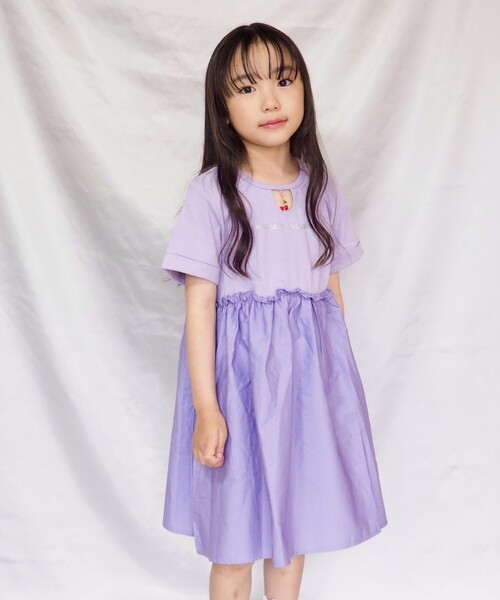 SHOO・LA・RUE（シューラルー）の「◆【110-140cm】チャーム使いドッキングワンピース（ワンピース・キッズ・ブラック系4/ライトパープル・12/11/14/13）」の3枚目の写真