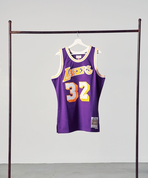 Mitchell&Ness(ミッチェル&ネス)の「Mitchell&Ness NBA SWINGMAN ROAD JERSEY LAKERS 84 MAGIC JOHNSON(タンクトップ・メンズ・パープル・XL/L/M)」の2枚目の写真