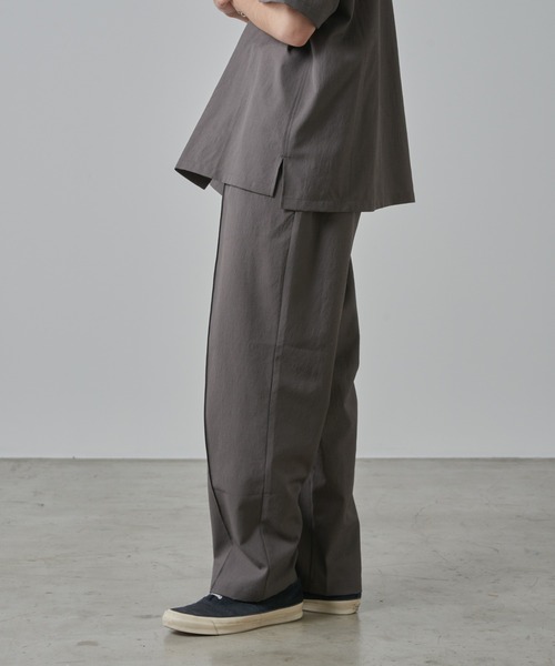 CIAOPANIC TYPY（チャオパニックティピー）の「テックリネンセンターシームワイドスラックス（スラックス・メンズ・チャコールグレー/グレイッシュベージュ・MEDIUM/LARGE）」の10枚目の写真