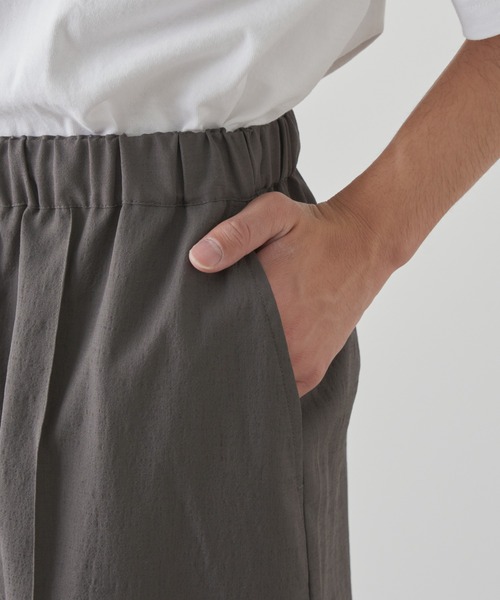 CIAOPANIC TYPY（チャオパニックティピー）の「テックリネンセンターシームワイドスラックス（スラックス・メンズ・チャコールグレー/グレイッシュベージュ・MEDIUM/LARGE）」の13枚目の写真