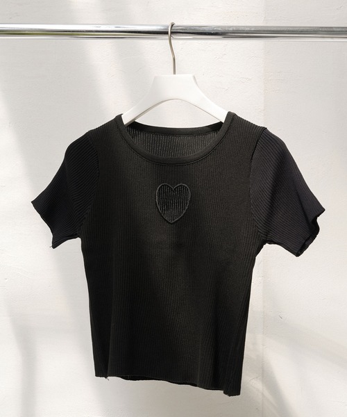 Diable baiser(ディアブルベーゼ)の「バストハート開きクルーネックリブ半袖ニットトップス(Tシャツ/カットソー・レディース・ブラック/ホワイト/サックスブルー/チェリーピンク・FREE)」の17枚目の写真