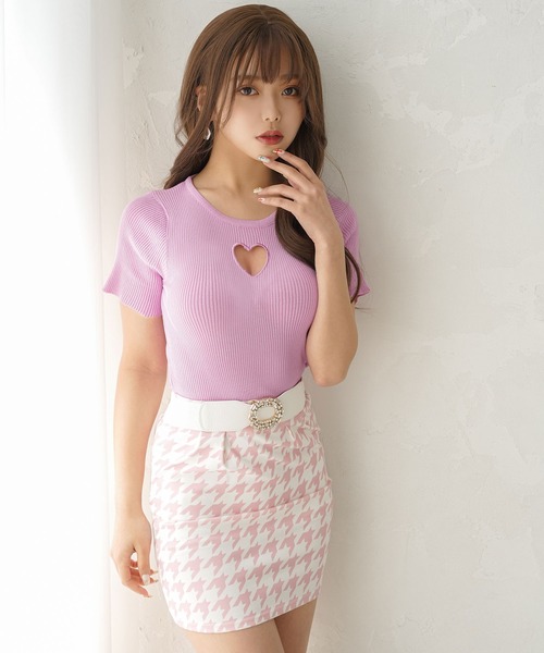 Diable baiser(ディアブルベーゼ)の「バストハート開きクルーネックリブ半袖ニットトップス(Tシャツ/カットソー・レディース・ブラック/ホワイト/サックスブルー/チェリーピンク・FREE)」の8枚目の写真