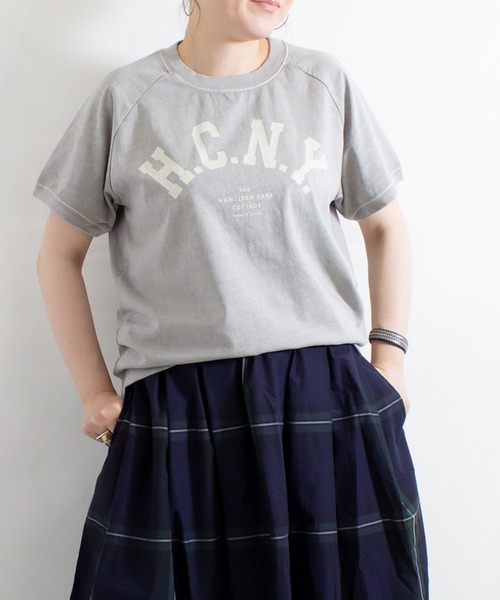 ALL ORDINARIES（オールオーディナリーズ）の「ピグメント染め H.C.N.Y. ラグラン半袖Tシャツ（Tシャツ/カットソー・レディース・グリーン/グレー/ピンク/アイボリー・S/M/L/XL）」の2枚目の写真