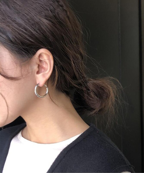 LOPASS(ロパス)の「レトロなフープピアス(ピアス(両耳用)・レディース・シルバー/ゴールド・S/M/L)」の7枚目の写真