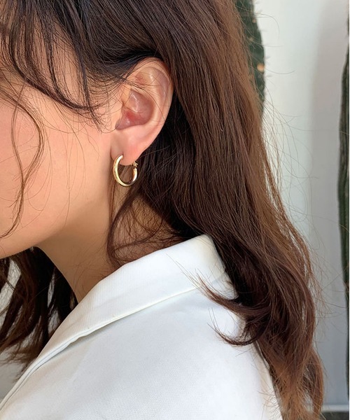 LOPASS(ロパス)の「レトロなフープピアス(ピアス(両耳用)・レディース・シルバー/ゴールド・S/M/L)」の5枚目の写真