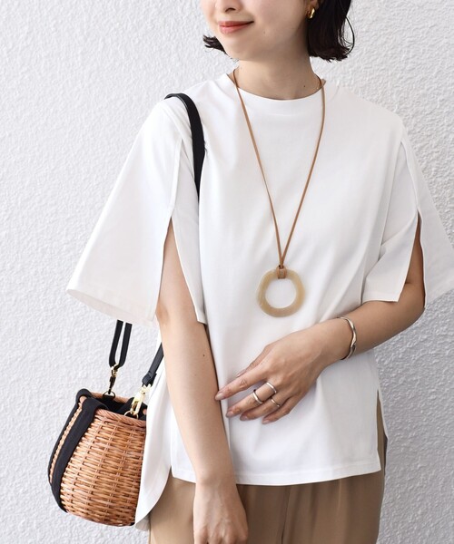 SHIPS（シップス）の「* オーガニックコットン スリット スリーブ フレア TEE◇（Tシャツ/カットソー・レディース・チャコールグレー/オフホワイト/グリーン・ONE SIZE）」の2枚目の写真