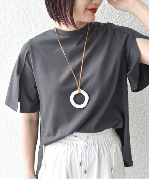 SHIPS（シップス）の「* オーガニックコットン スリット スリーブ フレア TEE◇（Tシャツ/カットソー・レディース・チャコールグレー/オフホワイト/グリーン・ONE SIZE）」の10枚目の写真
