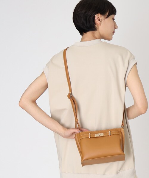 THE SHOP TK （ザ ショップ ティーケー ）の「◆ベルテッドショルダーバッグ（ショルダーバッグ・レディース・キャメル/ブラック/アイボリー/サンドベージュ/ワインレッド・00）」の6枚目の写真