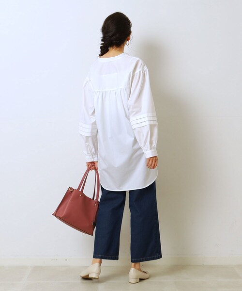 Cutie Blonde（キューティーブロンド）の「◆タックボリュームスリーブ チュニックブラウス（シャツ/ブラウス・レディース・ネイビー系2/ホワイト系/ブラック・01/03/02）」の6枚目の写真