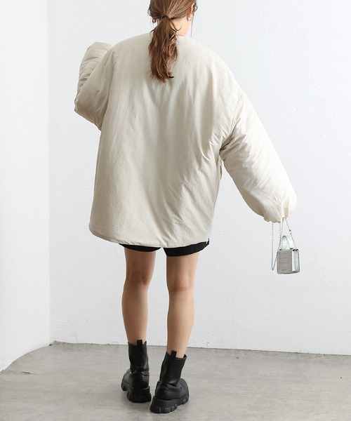 COLONY 2139（コロニートゥーワンスリーナイン）の「サイドZIPノーカラー中綿ジャケット（ダウンジャケット/コート・レディース・カーキ/アイボリー/ブラック・FREE）」の16枚目の写真