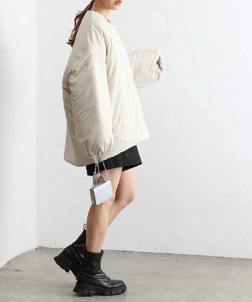 COLONY 2139（コロニートゥーワンスリーナイン）の「サイドZIPノーカラー中綿ジャケット（ダウンジャケット/コート・レディース・カーキ/アイボリー/ブラック・FREE）」の17枚目の写真