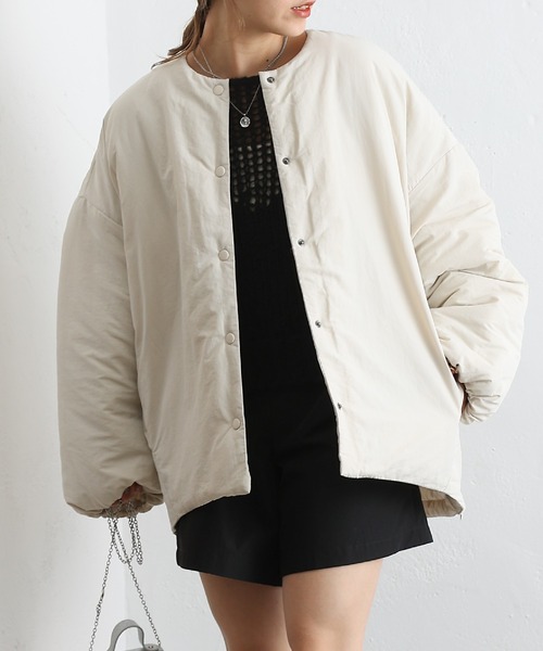 COLONY 2139（コロニートゥーワンスリーナイン）の「サイドZIPノーカラー中綿ジャケット（ダウンジャケット/コート・レディース・カーキ/アイボリー/ブラック・FREE）」の9枚目の写真