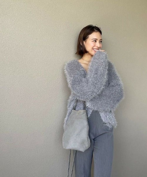 ISOOK(アイスー)の「シャギーニットカーディガン / 前後2way シャギーニット ニットカーディガン ルーズニット シャギートップス(カーディガン/ボレロ・レディース・グレー/ブラック・FREE)」の4枚目の写真