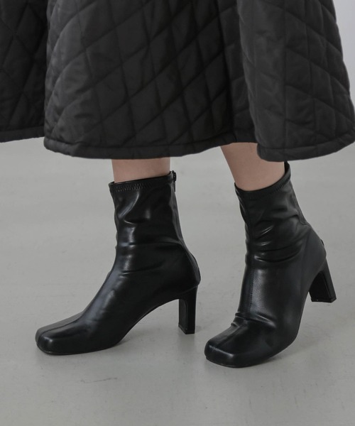 AMELY（エミリー）の「エコレザーショートブーツ（ブーツ・レディース・ブラウン/ブラック・35/36/37/38/39/40）」の2枚目の写真