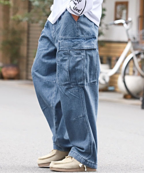 LUXSTYLE(ラグスタイル)の「ワイドデニムカーゴパンツ(デニムパンツ・メンズ・スミクロ/ブルー系その他/インディゴブルー/ブラック系その他/ブルー系その他2/ブラック・L/M/XL)」の4枚目の写真