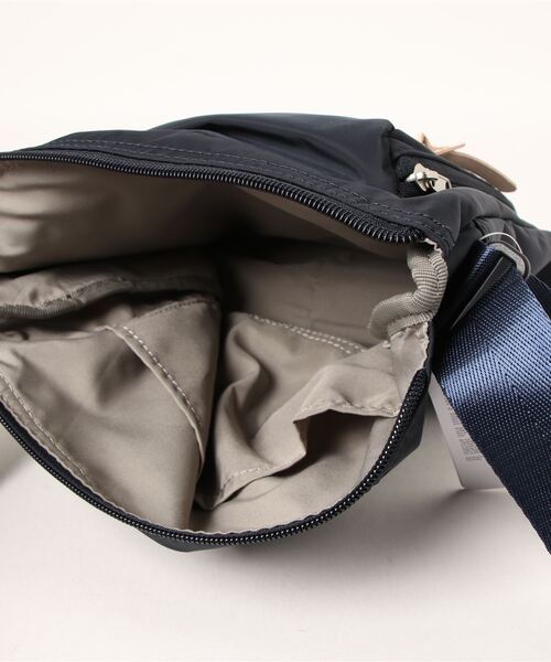 anello（アネロ）の「URBAN O.D SHOULDER BAG（ショルダーバッグ・レディース・レッド/ネイビー/ブラック/グレー/カーキ・-）」の13枚目の写真