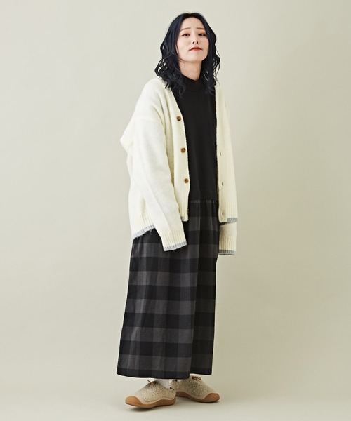 CUBE SUGAR（キューブシュガー）の「モヘアタッチジャガード無地Vネックカーディガン（カーディガン/ボレロ・レディース・マスタード/ネイビー/ホワイト/レッド/ブラック・M）」の9枚目の写真