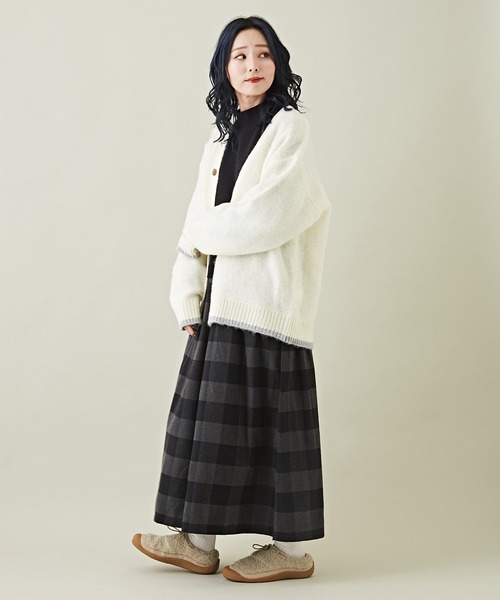 CUBE SUGAR（キューブシュガー）の「モヘアタッチジャガード無地Vネックカーディガン（カーディガン/ボレロ・レディース・マスタード/ネイビー/ホワイト/レッド/ブラック・M）」の10枚目の写真