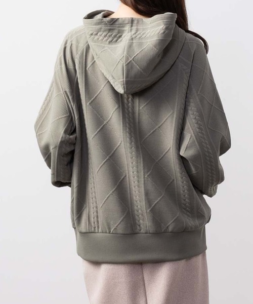 Mac-House(マックハウス)の「ふくれジャガードプルパーカー(パーカー・レディース・チャコールグレー/ライトベージュ/カーキ・L/M)」の4枚目の写真