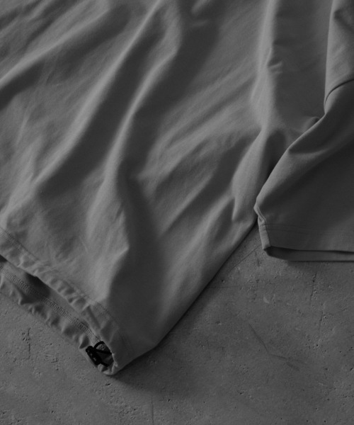 RUUBON（ルーボン）の「【RUUBON】half zip cotton Tee / ハーフジップ コットンT（Tシャツ/カットソー・メンズ・ライトグレー/ブラック・S/M/L）」の9枚目の写真